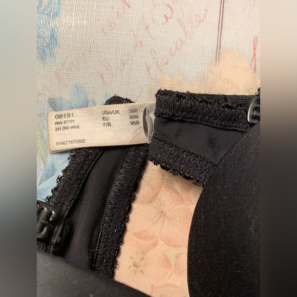 Black and red brassiere - Picture 5 of 6